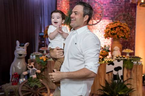 Aniversário infantil no Buffet Leila Malouf, espaço Allegro Kids. Festa de 1 ano do Felipe, tema fazendinha.'