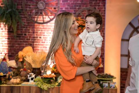 Aniversário infantil no Buffet Leila Malouf, espaço Allegro Kids. Festa de 1 ano do Felipe, tema fazendinha.'