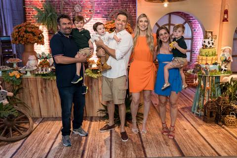 Aniversário infantil no Buffet Leila Malouf, espaço Allegro Kids. Festa de 1 ano do Felipe, tema fazendinha.'