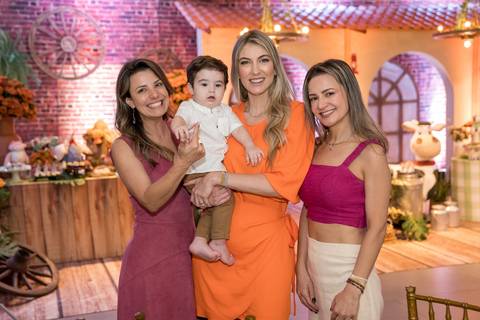 Aniversário infantil no Buffet Leila Malouf, espaço Allegro Kids. Festa de 1 ano do Felipe, tema fazendinha.'