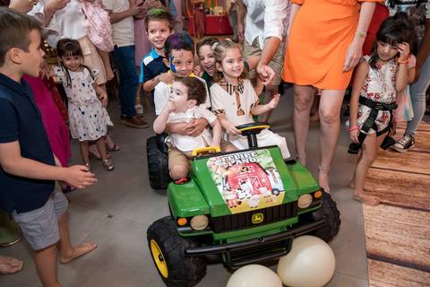 Aniversário infantil no Buffet Leila Malouf, espaço Allegro Kids. Festa de 1 ano do Felipe, tema fazendinha.'