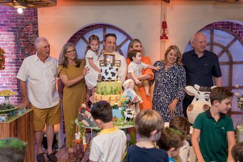 Aniversário infantil no Buffet Leila Malouf, espaço Allegro Kids. Festa de 1 ano do Felipe, tema fazendinha.'