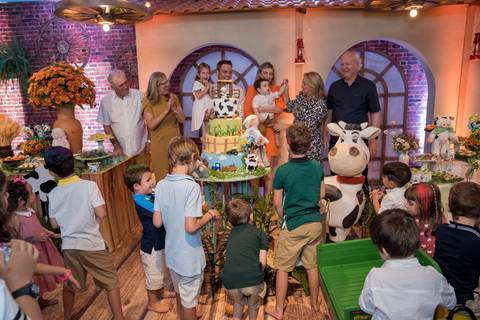 Aniversário infantil no Buffet Leila Malouf, espaço Allegro Kids. Festa de 1 ano do Felipe, tema fazendinha.'