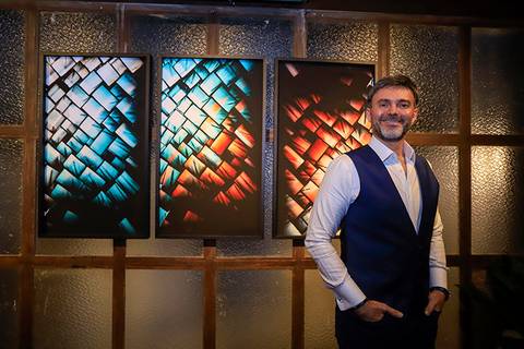 Exposição MagMor night art, no Botanikafé.'