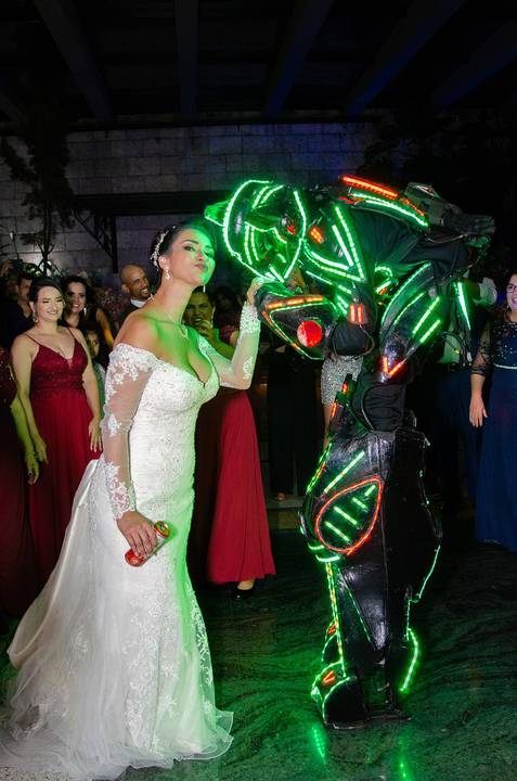 Noiva com Robo Casamento na Mansão Arabesque SP'