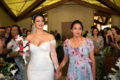 Entrada da Noiva com a Mãe Casamento na Mansão Arabesque SP'