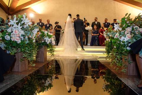 Imagem dos Noivos Espelhada Casamento na Mansão Arabesque SP'