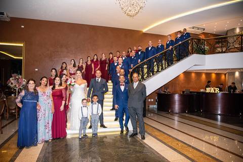 Padrinhos na Escadaria Casamento na Mansão Arabesque SP'