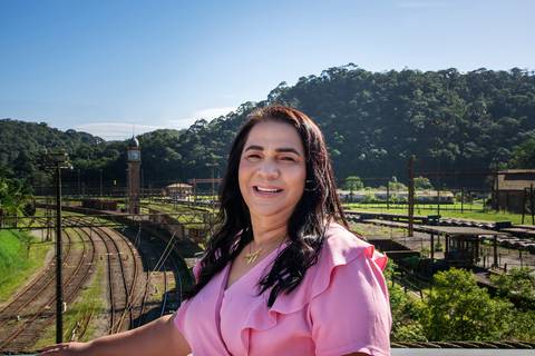 Mãe na Ponte com Relógio Big Bang ao Fundo Paranapiacaba SP'