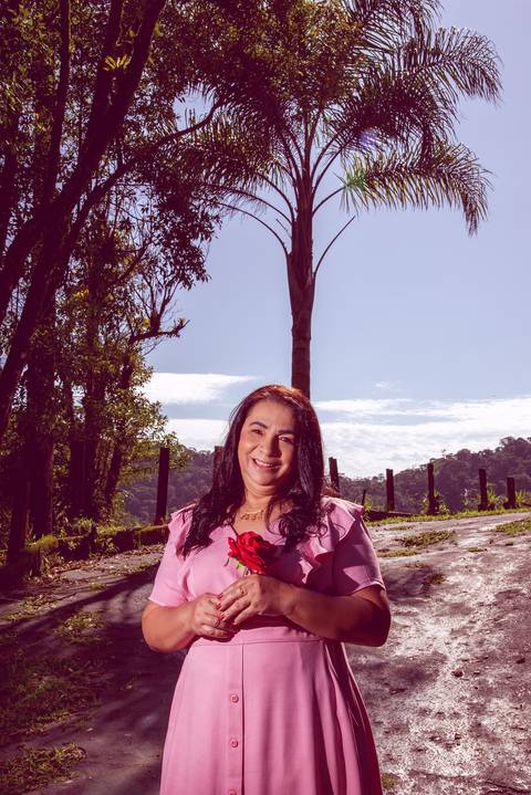 Mãe Segurando Rosa Paranapiacaba SP'