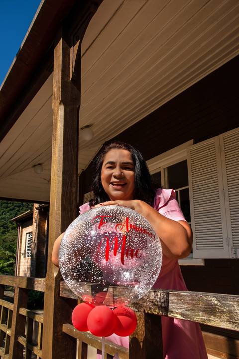 Mãe na Varanda com Balão Dia das Mães Paranapiacaba SP'