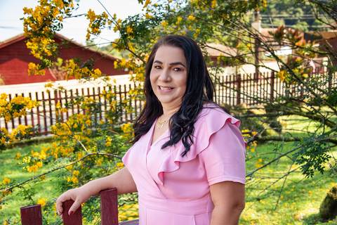Mãe Posando na Cerca Paranapiacaba SP'