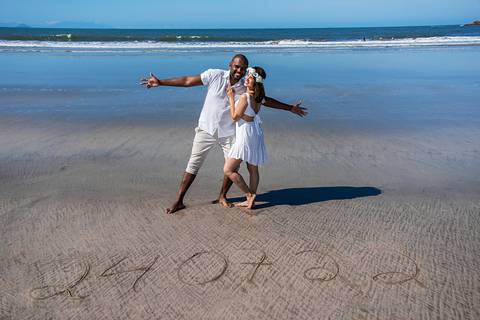 Ensaio Casal Pre Wedding Iporanga Guarujá Noivos com Data na Areia'