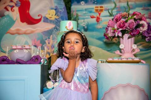 Buffet Pirulito Colorido Tatuapé SP Aniversariante Mandando Beijo'