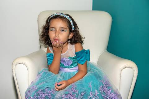 Buffet Pirulito Colorido Tatuapé SP Aniversariante Piscando e Mandando Beijo'