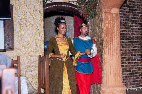 Entrada dos Animadores Rei e Rainha Buffet Real SP'