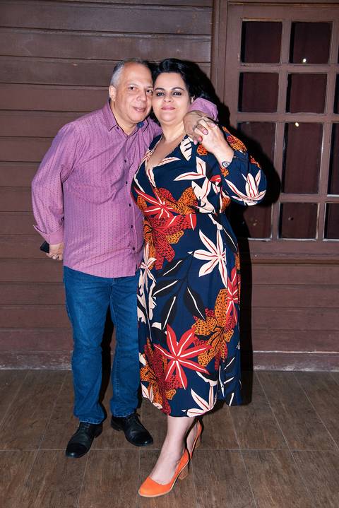 Casal na Área Externa Poncho Verde Churrascaria Vila Andrade Morumbi SP'