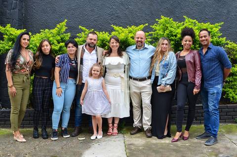 Família Completa, Noivos, Padrinhos e Filhas na Penha SP Foto Feita por Priscila Felix Fotógrafa de Casamentos, Ensaios e Família'
