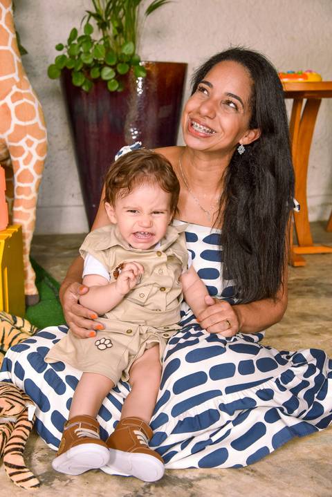 Fotografia da Mãe e Seu Filho Sorrindo no Rancho Abor - Aricanduva - SP. Foto por Priscila Felix, fotógrafa de família, ensaios e casamentos.'