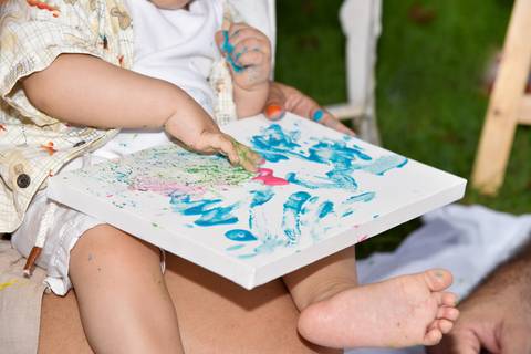 Fotografia da Tela de Pintura do Aniversariante no Jardim do Rancho Abor Aricanduva SP. Foto por Priscila Felix fotógrafa de família, ensaios e casamentos.'