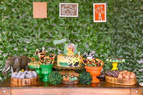 Fotografia da Mesa do Bolo no Rancho Abor Aricanduva SP. Foto por Priscila Felix fotógrafa de família, ensaios e casamentos.'