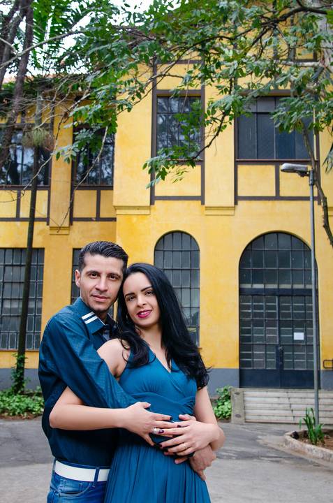 Foto dos Noivos Sorrindo no Ensaio Casal Pre Wedding no Parque da Água Branca SP, feita pela Priscila Felix, fotógrafa de casamentos, ensaios e eventos'