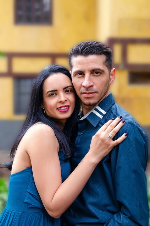 Foto dos Noivos Se Abraçando no Ensaio Casal Pre Wedding no Parque da Água Branca SP, feita pela Priscila Felix, fotógrafa de casamentos, ensaios e eventos'