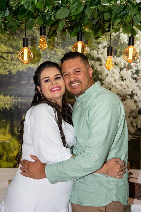 Fotografia dos Noivos de Rosto Colado no Cartório do Tucuruvi SP Feita por Priscila Felix Fotógrafa de Casamentos, Ensaios e Família'