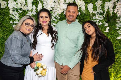 Fotografia dos Noivos com a Irmã e Sobrinha no Cartório do Tucuruvi SP Feita por Priscila Felix Fotógrafa de Casamentos, Ensaios e Família'
