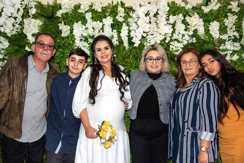 Fotografia da Noiva Com Sua Família no Cartório do Tucuruvi SP Feita por Priscila Felix Fotógrafa de Casamentos, Ensaios e Família'