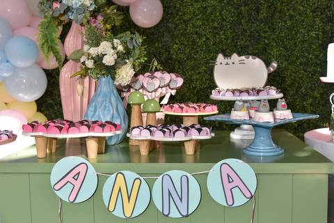 Foto da Mesa de Doces No Buffet Pindorama Na Vila Conceição - SP, Foto Feita Pela Priscila Felix Fotógrafa de Família, Casamento e Ensaios '