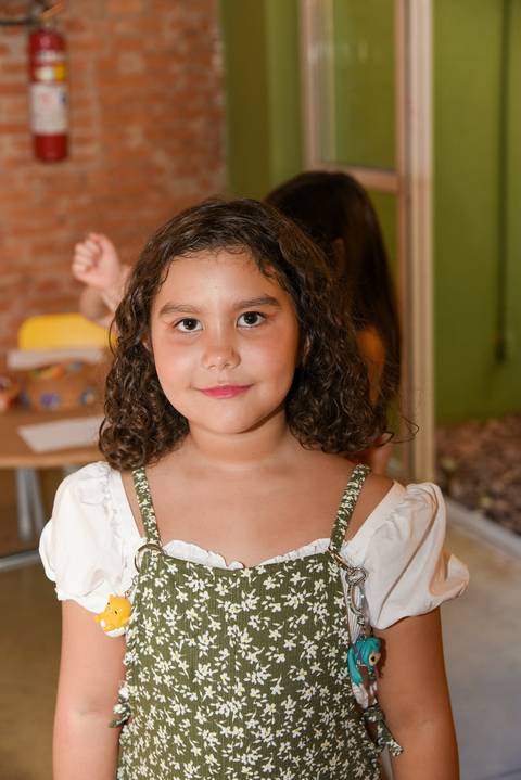 Foto da Aniversariante Maquiada No Buffet Pindorama Na Vila Conceição - SP, Foto Feita Pela Priscila Felix Fotógrafa de Família, Casamento e Ensaios '