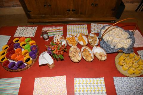 Foto da Mesa do Lanche das Crianças No Buffet Pindorama Na Vila Conceição - SP, Foto Feita Pela Priscila Felix Fotógrafa de Família, Casamento e Ensaios '