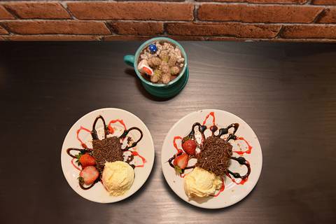 Fotografia Da Sobremesa Oferecida Aos Noivos Visto de Cima Um Petit Gateau Buffet Le Crépe no Tatuapé SP Feita por Priscila Felix Fotógrafa de Casamentos, Ensaios e Família'