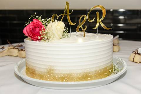 Fotografia do Bolo em Nativas Gril no Morumbi, SP Feita por Priscila Felix Fotógrafa de Casamentos, Ensaios e Família'