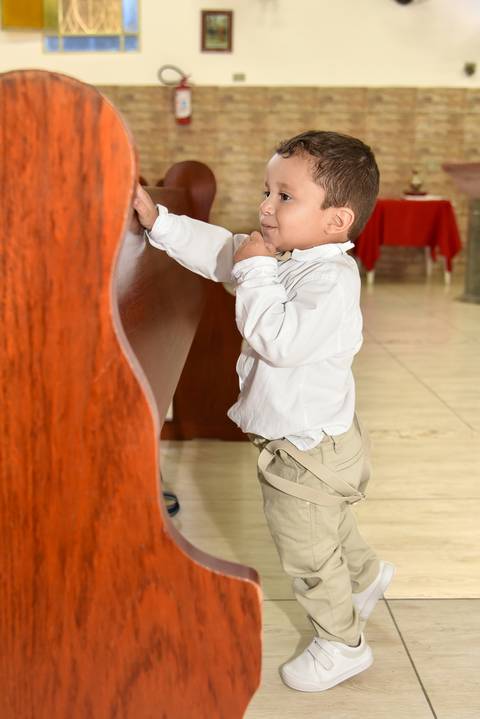 Fotografia do Batizado Andando Pela Igreja São José em São Paulo, SP Feita por Priscila Felix Fotógrafa de Casamentos, Ensaios e Família'