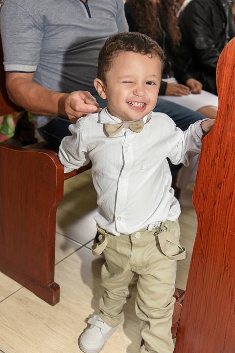 Fotografia do Batizado Piscando e Sorrindo Na Igreja São José em São Paulo, SP Feita por Priscila Felix Fotógrafa de Casamentos, Ensaios e Família'