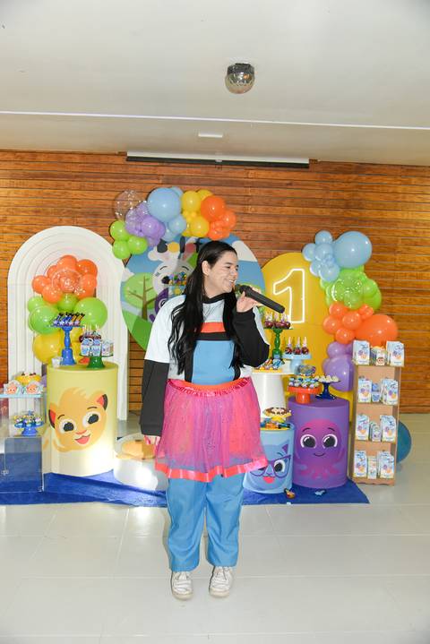 Foto do Buffet Momento Mágico Comandando A Brincadeira da Dança das Cadeiras Em São Paulo - SP, Foto Feita Pela Priscila Felix Fotógrafa de Família, Casamento e Ensaios '