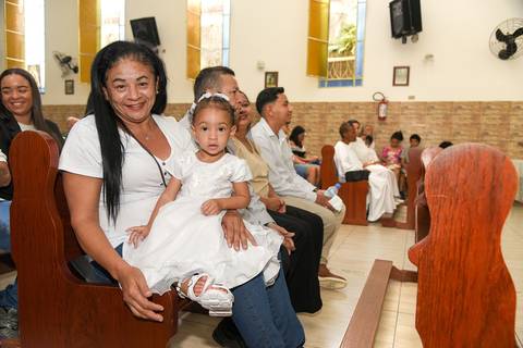 Fotografia da Batizado No Colo da Avó Na Igreja São José em São Paulo, SP Feita por Priscila Felix Fotógrafa de Casamentos, Ensaios e Família'