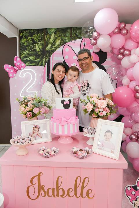 Foto da Aniversariante Com os Pais Na Mesa do Bolo Em Guarulhos - SP, Foto Feita Pela Priscila Felix Fotógrafa de Família, Casamento e Ensaios '
