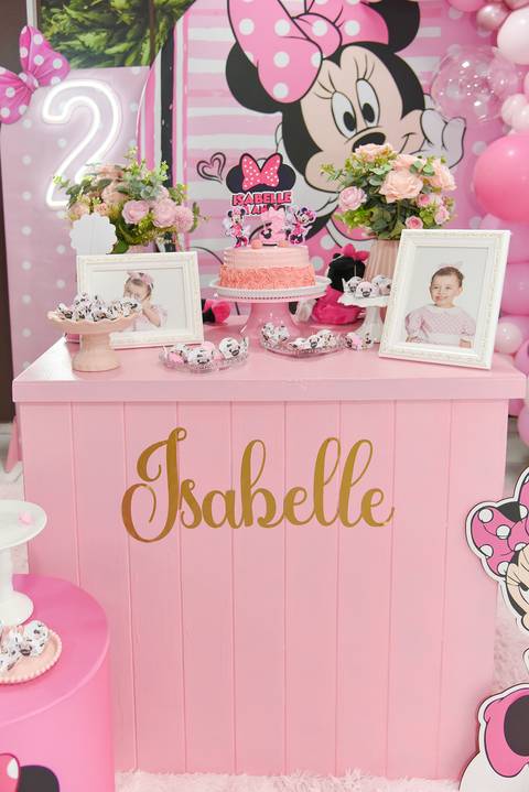 Foto da Decoração da Mesa do Bolo Com o Tema Minnie da Disney Em Guarulhos - SP, Foto Feita Pela Priscila Felix Fotógrafa de Família, Casamento e Ensaios '