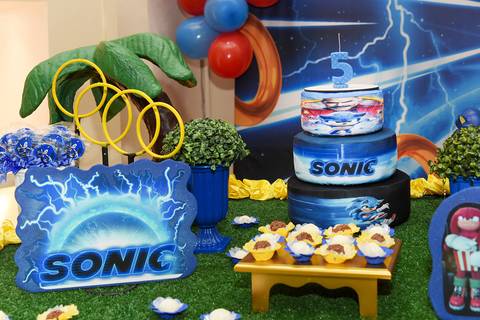 Foto da Mesa do Bolo Com o Tema Sonic No Buffet Festas & Cia Na Mooca - SP, Foto Feita Pela Priscila Felix Fotógrafa de Família, Casamentos e Ensaios '