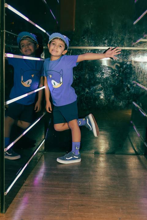 Foto do Aniversariante Na Cabine  De Fotos No Buffet Festas & Cia Na Mooca - SP, Foto Feita Pela Priscila Felix Fotógrafa de Família, Casamentos e Ensaios '