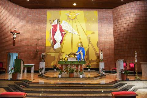 Fotografia do Altar Da Igreja Verbo Divino em São Paulo, SP - Feita por Priscila Felix Fotógrafa de Casamentos, Ensaios e Família'