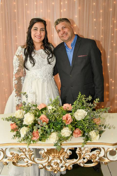 Fotografia dos Noivos Sorrindo Após Cerimônia em São Paulo - SP Feita por Priscila Felix Fotógrafa de Casamentos, Ensaios e Família'