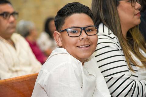 Fotografia do Batizado Sorrindo Na Igreja São José em São Paulo, SP Feita por Priscila Felix Fotógrafa de Casamentos, Ensaios e Família'