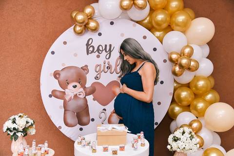 Foto da Gestante De Perfil Olhando Pra Barriga Em Diadema - SP, Foto Feita Pela Priscila Felix Fotógrafa de Família, Casamento e Ensaios '