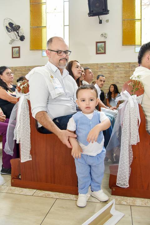 Fotografia do Batizado Sorrindo Na Igreja São José em São Paulo, SP Feita por Priscila Felix Fotógrafa de Casamentos, Ensaios e Família'