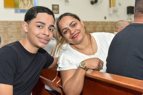 Fotografia Da Batizada Sorrindo Com Seu Filho Na Igreja São José em São Paulo, SP Feita por Priscila Felix Fotógrafa de Casamentos, Ensaios e Família'
