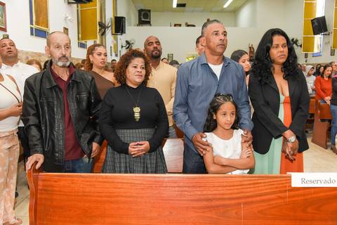 Fotografia Da Batizada Com Os Pais E Padrinhos Na Igreja São José em São Paulo, SP Feita por Priscila Felix Fotógrafa de Casamentos, Ensaios e Família'